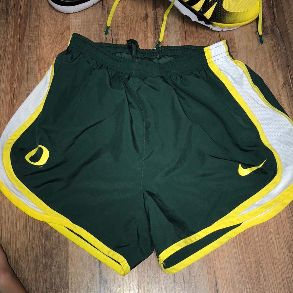 Oregon Nike dry fit shorts size small 🐥🐥